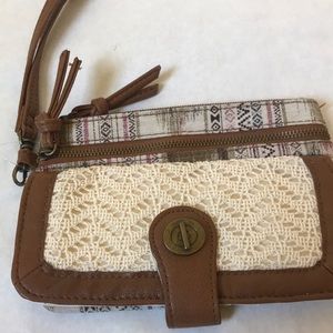 🍩3/$25 NWT beautiful canvas wristlet pouch